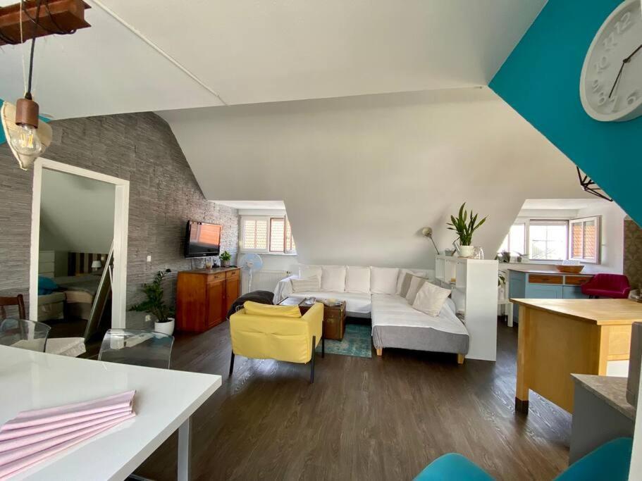 Light Flow Stylish Attic House. M. Balcony راستات المظهر الخارجي الصورة